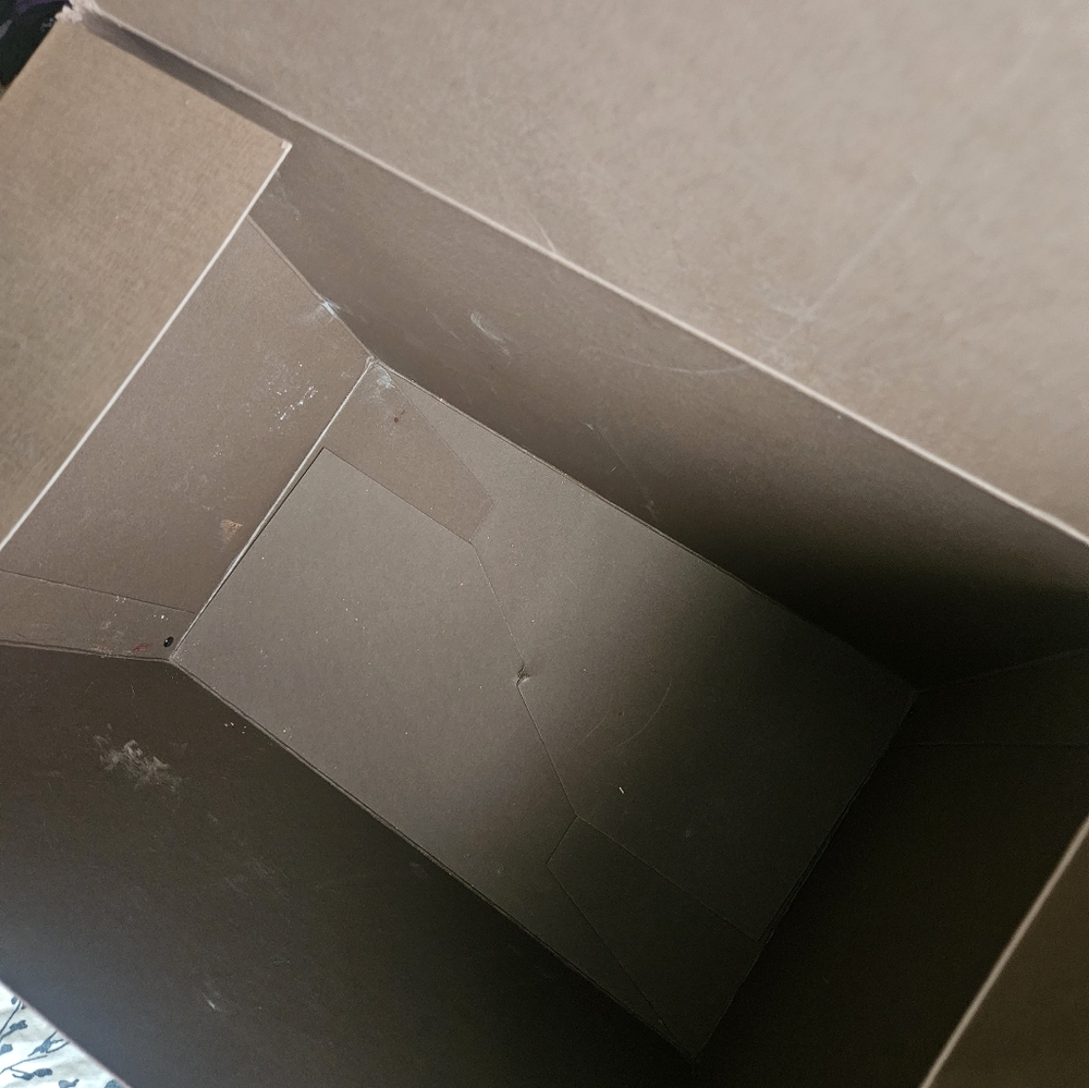 Authentic Louis Vuitton big empty box - Picture 8 of 8